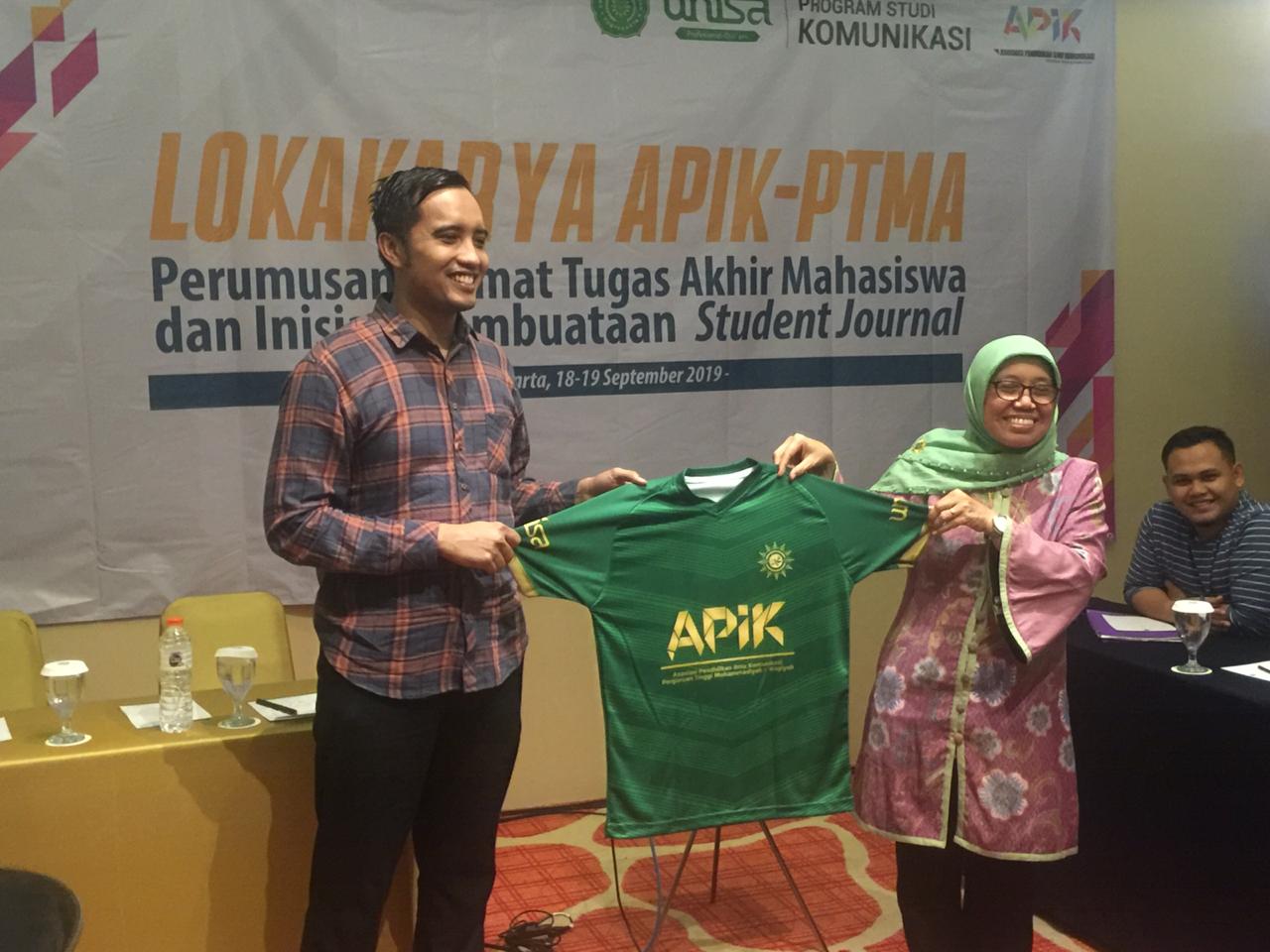 Prodi Komunikasi bersama APIK PTMA Gelar Lokakarya Format Tugas Akhir Mahasiswa