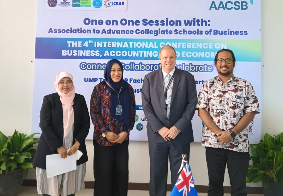 FEISHUM UNISA MENGIKUTI KEGIATAN CONFERENCE ICBAE SEKALIGUS BENCHMARK AACSB di UMP