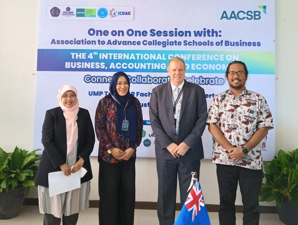 FEISHUM UNISA MENGIKUTI KEGIATAN CONFERENCE ICBAE SEKALIGUS BENCHMARK AACSB di UMP